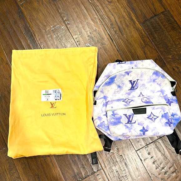 NEW BACKPACK - Picture 2 of 3